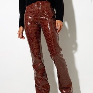 ZOVEN FLARE TROUSER IN CROC PU BROWN